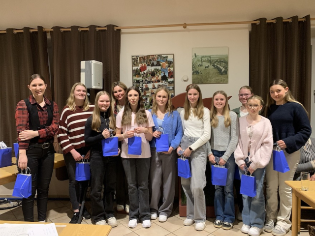 Finja Zapke, Isabell Tausch, Lea Knack-Becker, Mia Rerras, Lale Brinkmeier, Meike K&ouml;bke,  Elina Weick, Carolin Kruse, Joleene Ann Sierig und Meja Heiner (von links nach rechts).