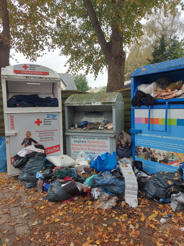 Unsachgemäße Entsorgung von Alttextilien